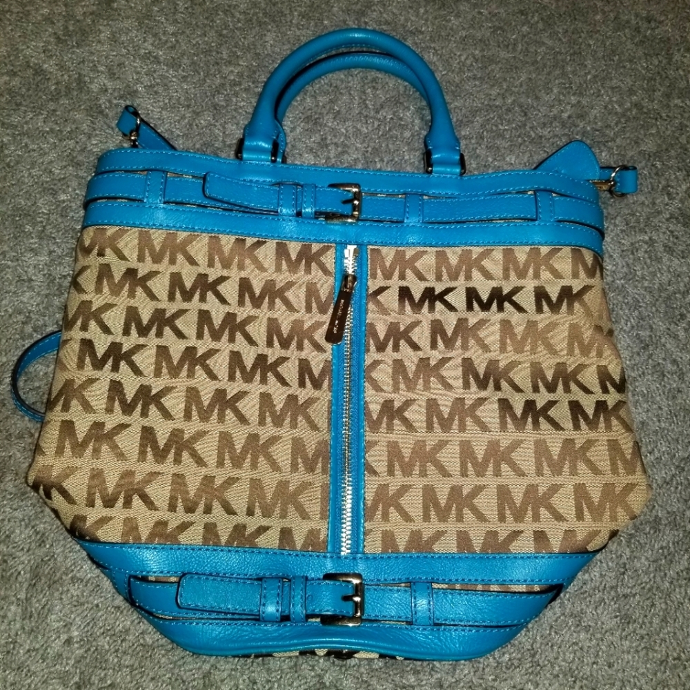 Michael Kors Kingsbury Signature Jaquard Round Tote